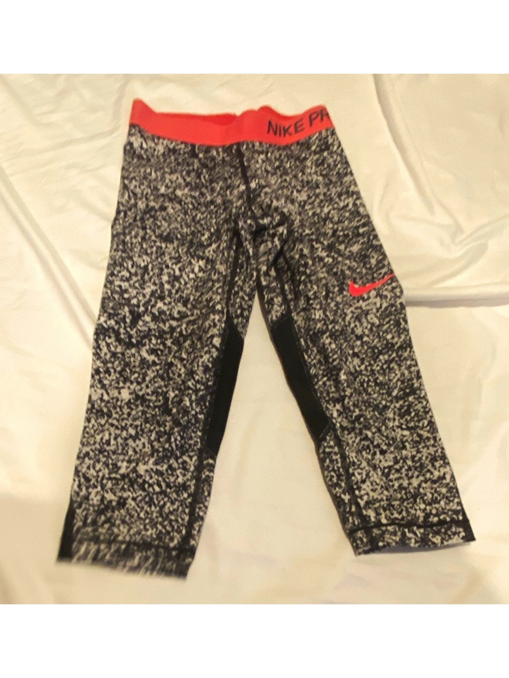 Nike Girls Black & White Speckled Capri Leggings with Coral Waistband